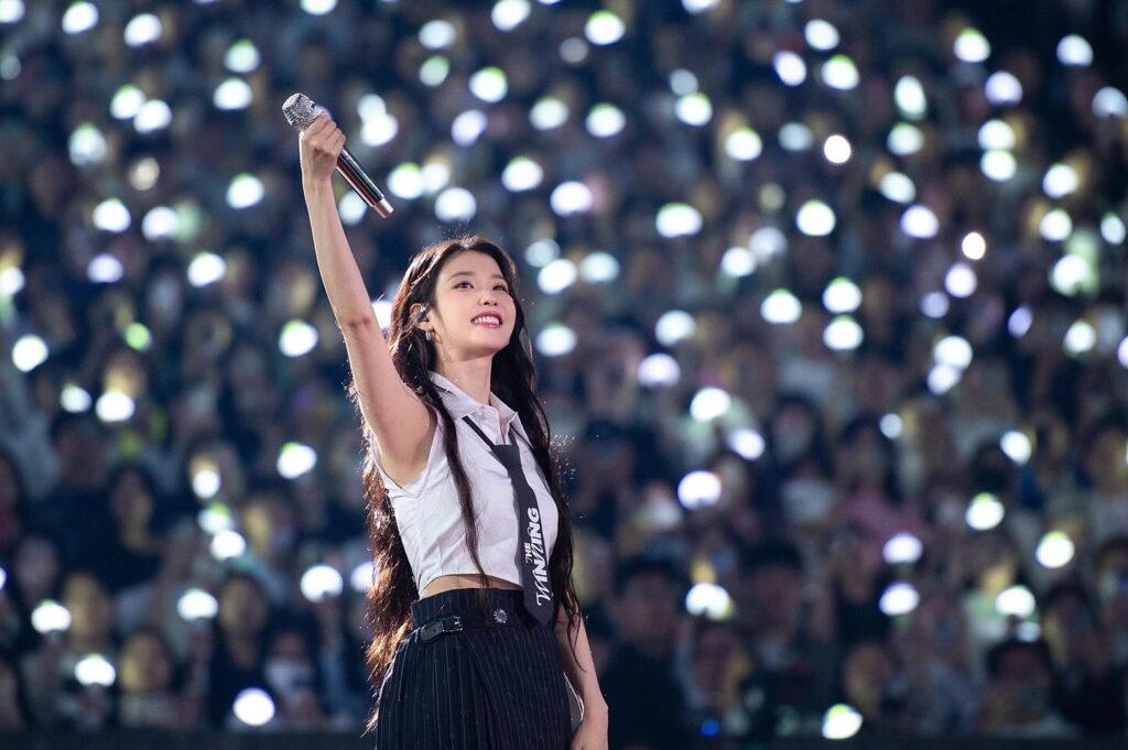 IU and Lee Jong-suk break up after a four-year romance | theHive.Asia IU and Lee Jong-suk break up after a four-year romance, IU, celeb asia, lee jong-suk, theHive.Asia