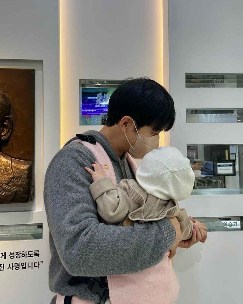 Lee Seung-gi and Lee Da-in welcome second child, a baby boy | theHive.Asia Lee Seung-gi and Lee Da-in welcome second child, a baby boy, celeb asia, lee da-in, lee seung-gi, theHive.Asia