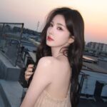Bai Lu laughs off clumsiness after stage mishap