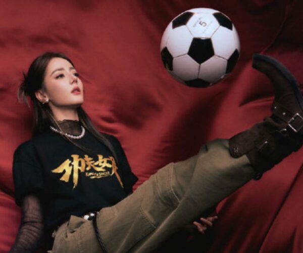 Dilraba Dilmurat denies gaining weight for Stephen Chow’s “Kung Fu Soccer”