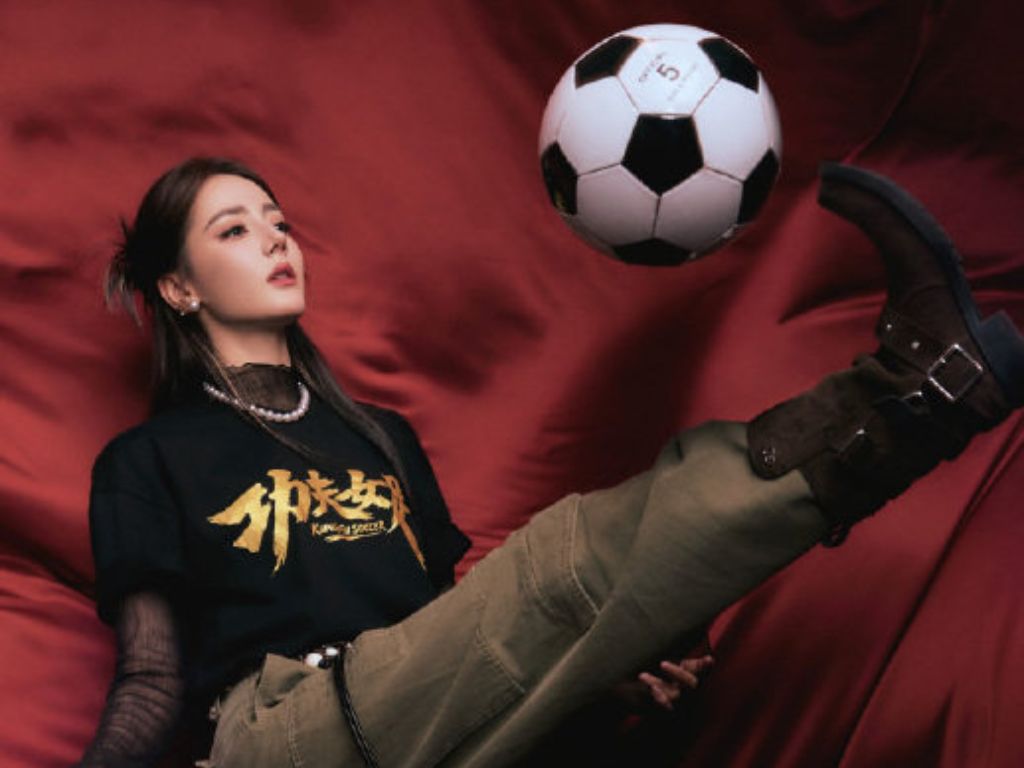 Dilraba Dilmurat denies gaining weight for Stephen Chow’s “Kung Fu Soccer”