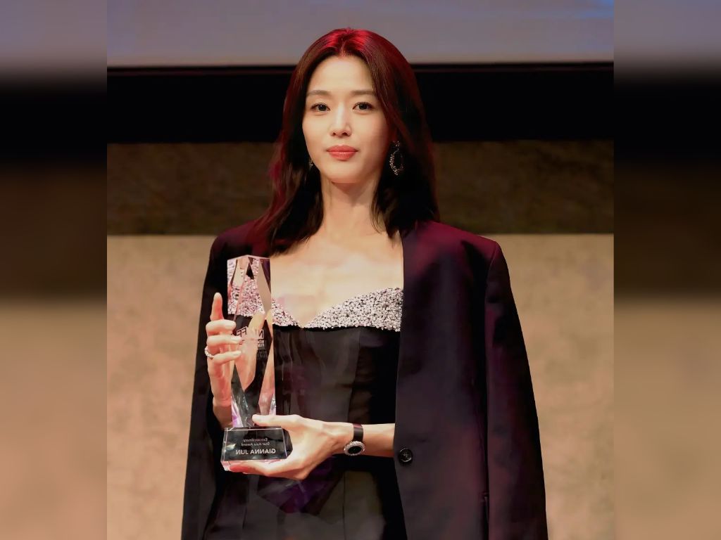 Jun Ji-hyun wins Star Asia Award at New York Asian Film Festival
