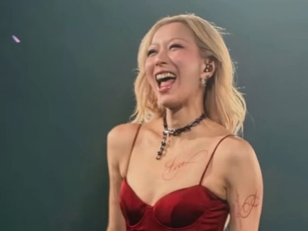 Sammi Cheng holds thank-you show after concert postponement