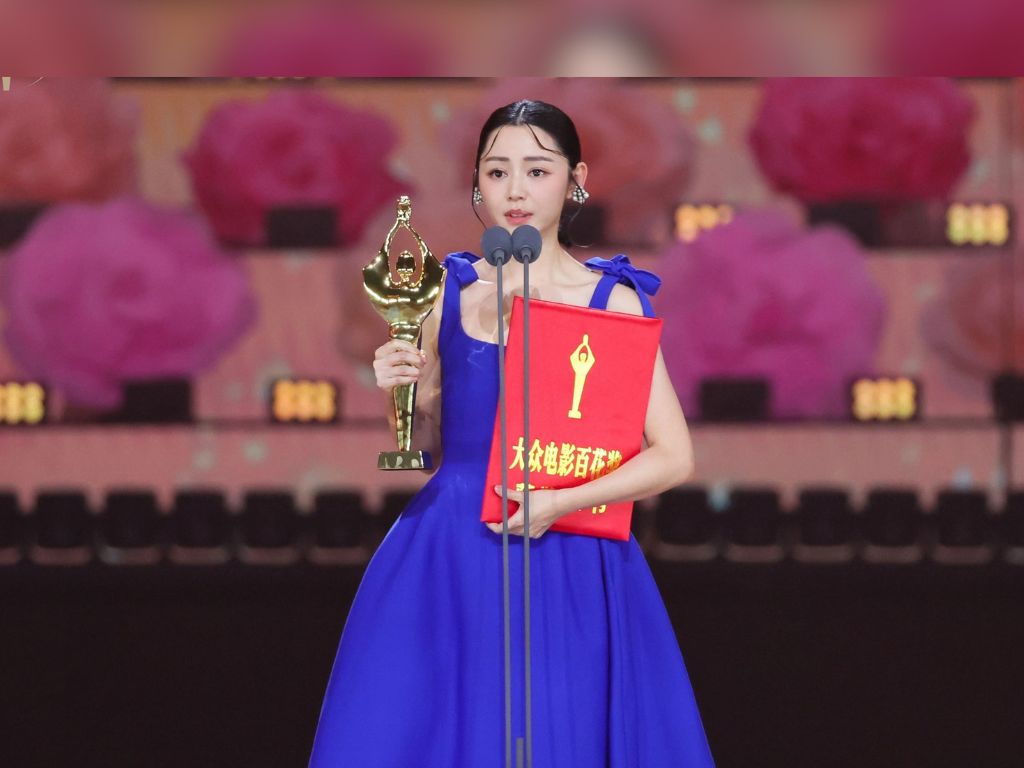 Michelle Wai wins Best Actress at 38th Hundred Flowers Awards