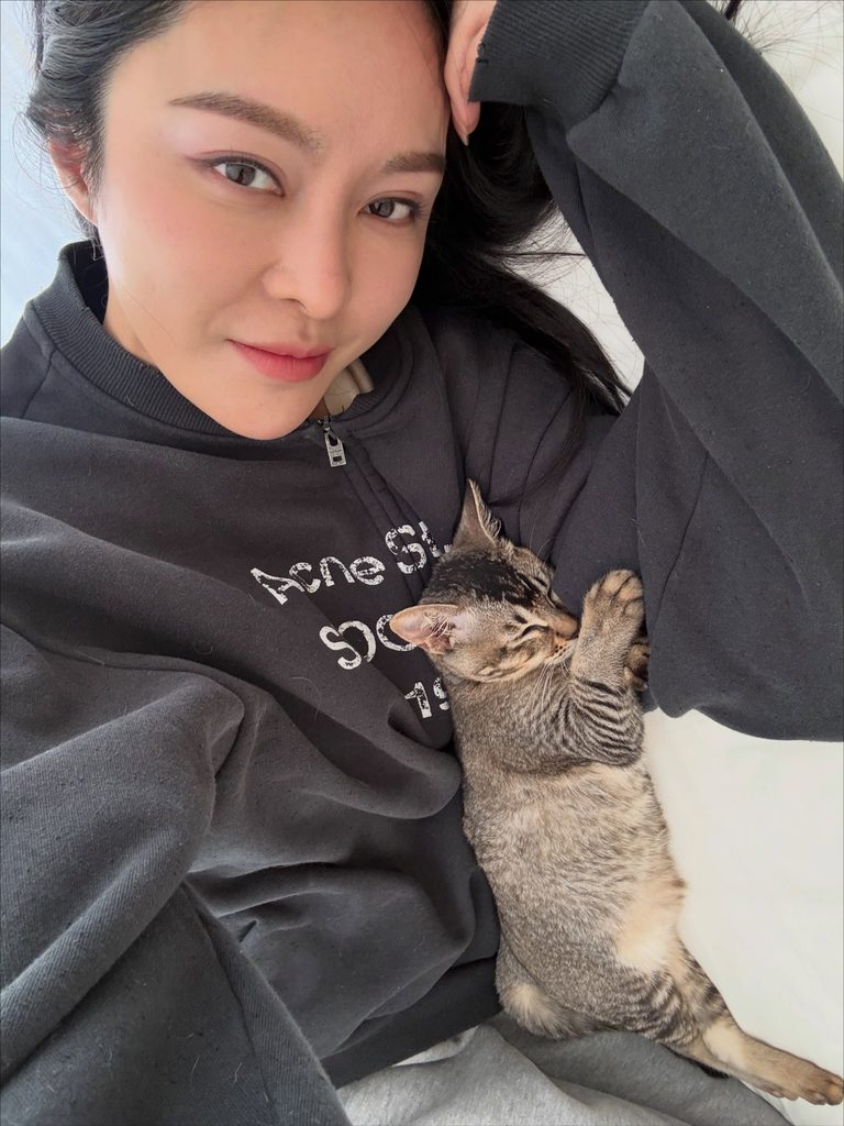Kelly Cheung on Ron Ng romance: The cat is mine! | theHive.Asia Kelly Cheung on Ron Ng romance: The cat is mine!, KellyCheung, RonNg, theHive.Asia, SnapInsta.to 730297992 18593539360009371 8372302193443248336 n