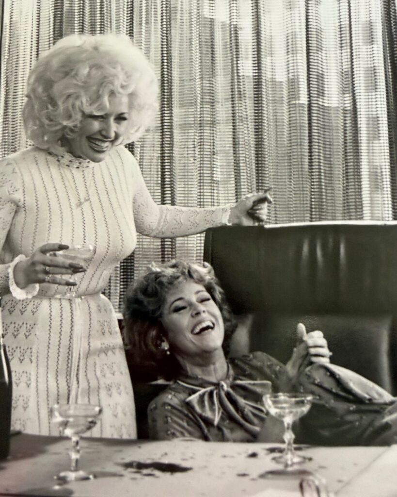 There will never be another you as Hollywood remembers Dolly Parton | theHive.Asia There will never be another you as Hollywood remembers Dolly Parton, DollyParton, JaneFonda, MileyCyrus, SabrinaCarpenter, theHive.Asia, SnapInsta.to 786266664 18413576158155869 441373003942513784 n