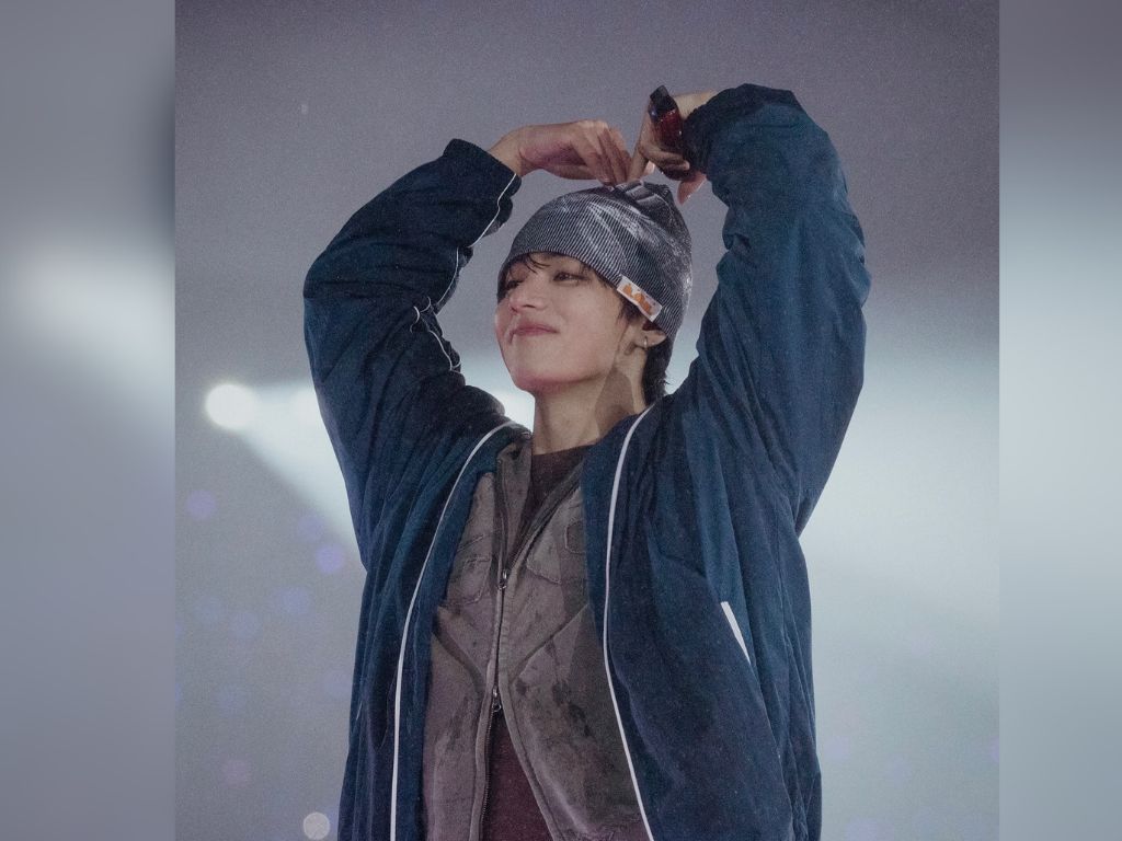V says he’s been struggling with hearing loss for years