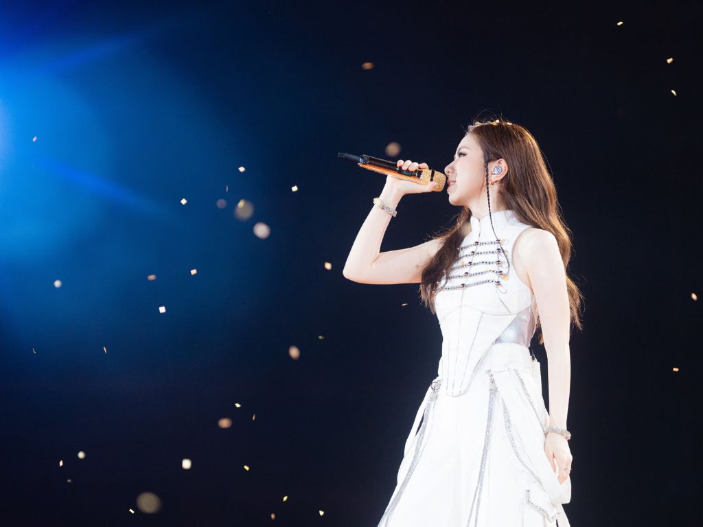 GEM sings her new single for the first time at the last leg of her tour