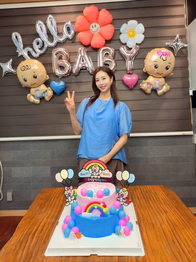 Han Da-gam gives birth to her baby at 46 | theHive.Asia Han Da-gam gives birth to her baby at 46, HanDagam, theHive.Asia, Han baby2