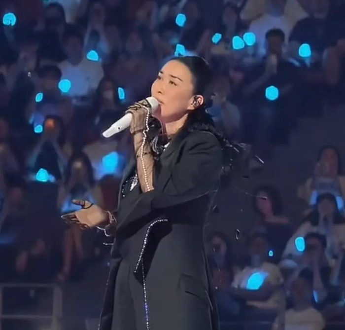 Na Ying to face penalty for singing Liu Huan’s song?, LiuHuan, NaYing, theHive.Asia, NaYing concert