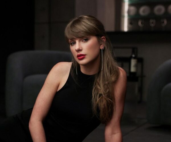 Taylor Swift unveils “Patient Zero” MV at the VMAs