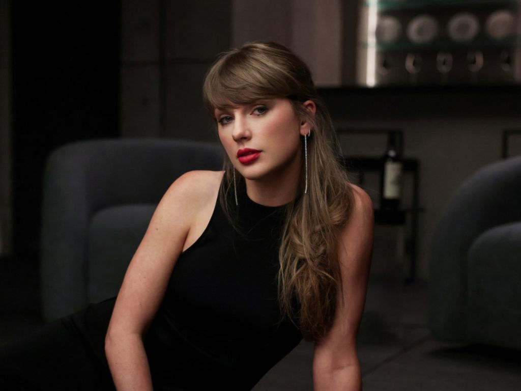 Taylor Swift unveils “Patient Zero” MV at the VMAs