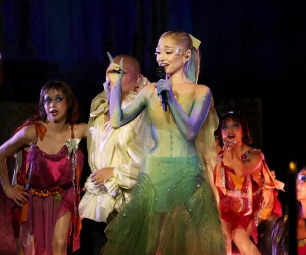 Ariana Grande to opt for cozy footwear after injuring her foot at concert