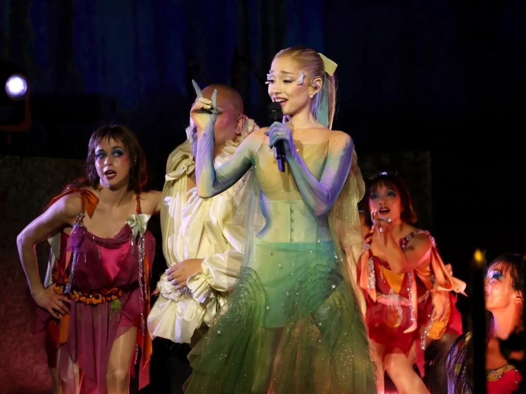 Ariana Grande to opt for cozy footwear after injuring her foot at concert