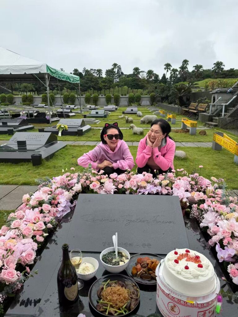 Dee Hsu and family visit Barbie Hsu’s resting place on her birthday | theHive.Asia Dee Hsu and family visit Barbie Hsu’s resting place on her birthday, barbiehsu, DeeHsu, DJKoo, theHive.Asia, SnapInsta.to 834601001 18638313520005784 1958861903747278290 n