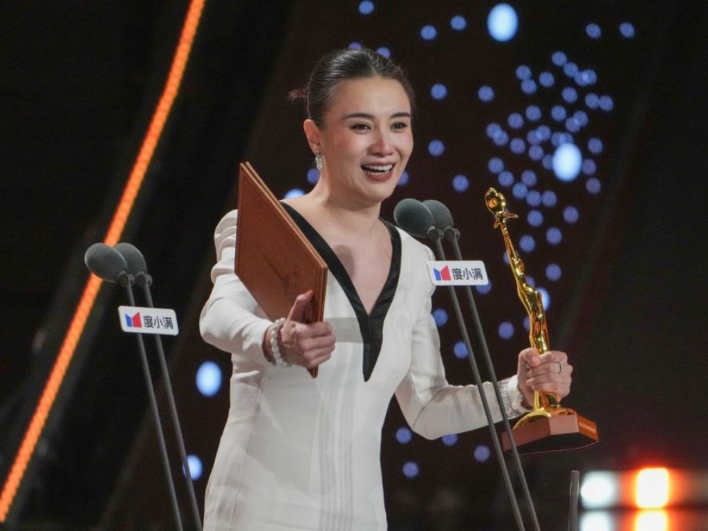 Song Jia wins a Golden Eagle for the second time