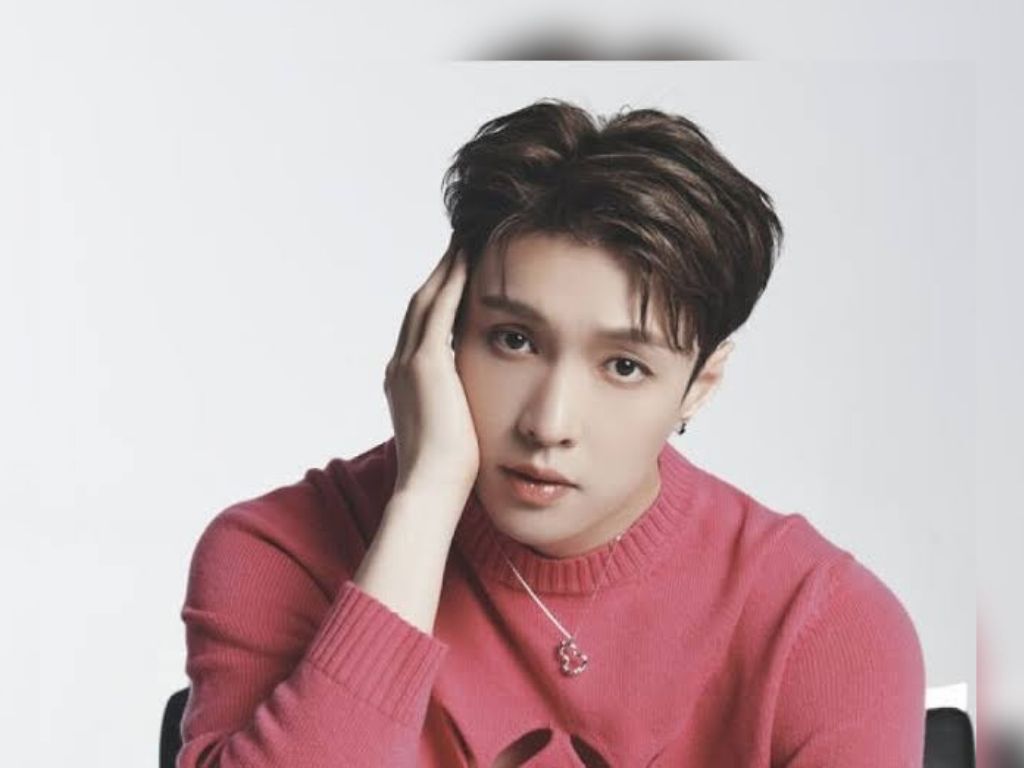 Lay Zhang to finally pursue the college life