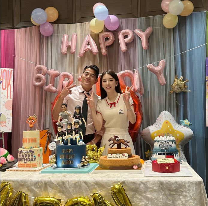 Moka Fang shares rare family photo of five for Aaron Kwok’s 61st birthday | theHive.Asia Moka Fang shares rare family photo of five for Aaron Kwok’s 61st birthday, AaronKwok, cantopop, HeavenlyKing, MokaFang, theHive.Asia, aaron1