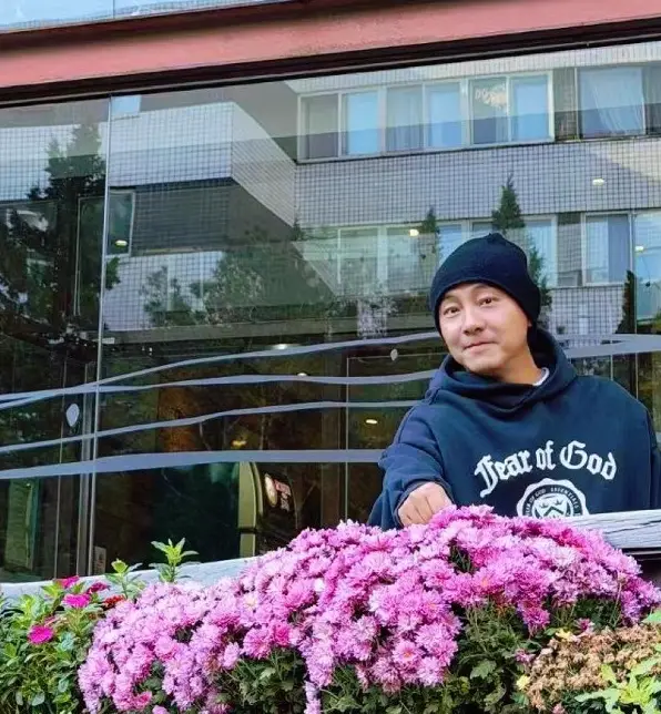 Dicky Cheung explains cigarette butt controversy | theHive.Asia Dicky Cheung explains cigarette butt controversy, DickyCheung, JessZhang, theHive.Asia, dickie1