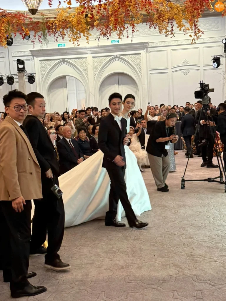 Mario Ho jokes he's "half a head shorter" than Ming Xi at Macau wedding banquet | theHive.Asia Mario Ho jokes he's "half a head shorter" than Ming Xi at Macau wedding banquet, MarioHo, MingXi, theHive.Asia, mario2